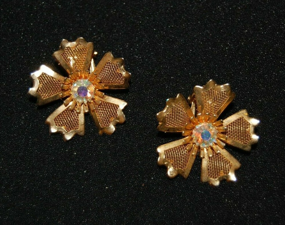 ELEGANT VTG COUTURE GOLDEN MESH FLOWER RAINBOW RHINESTONE STATEMENT CLIP EARRING