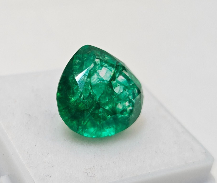 Emerald Natural 8-9 Ct Pear Cut Green Colour EGL Certified Loose Gemstone KH1028