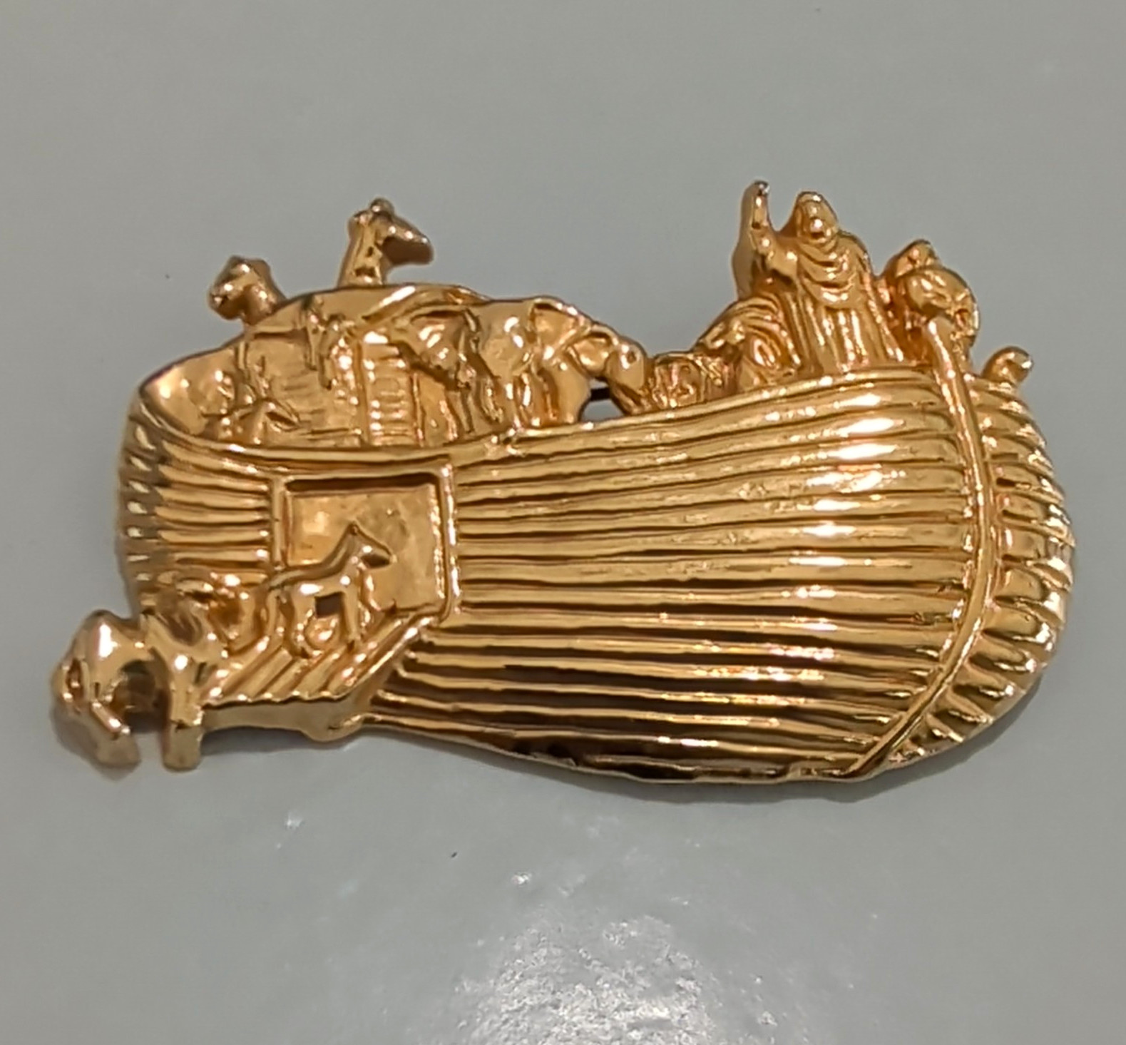 Gold Tone Noah’s Ark Religious Animal Scene Metal Brooch Pin, No Stones