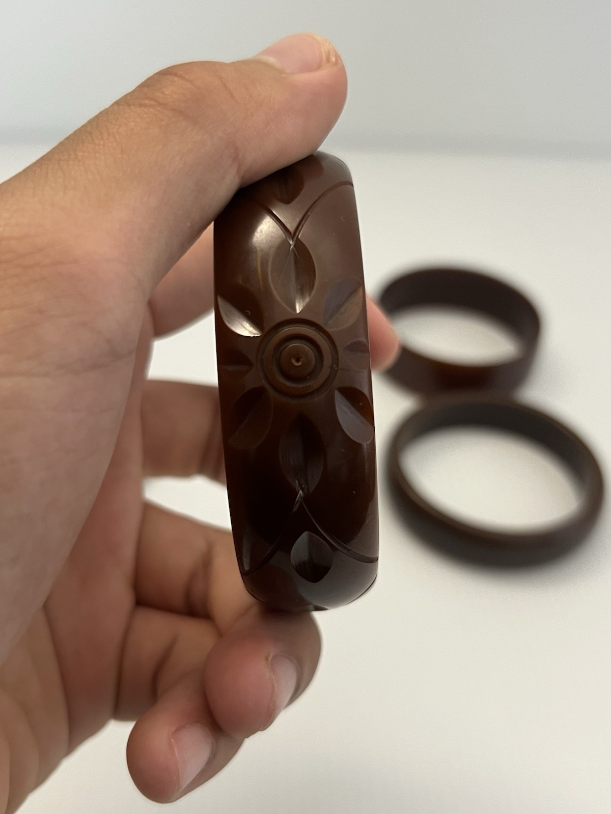 VTG Dark Brown Bakelite Bangle Bracelets – Lot of 4 – Diff Sizes – 1 Carved