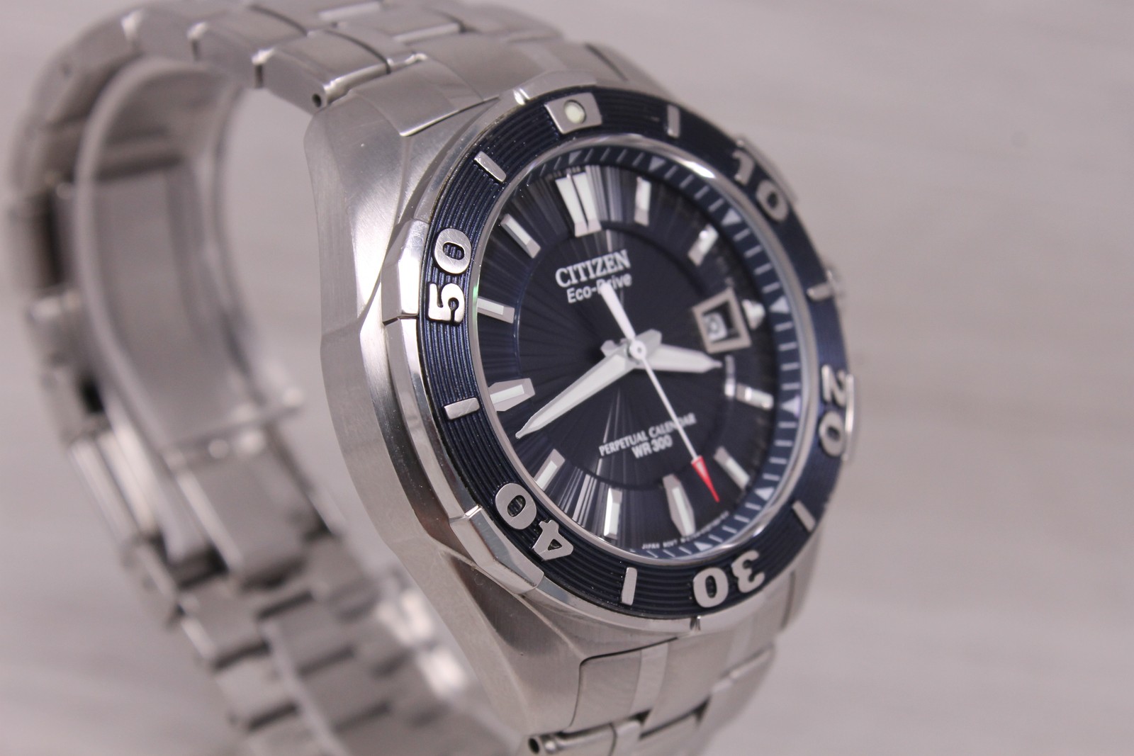 Citizen Signature Courageous Mens Watch 43mm Steel Date E764 Eco-Drive w/ Papers