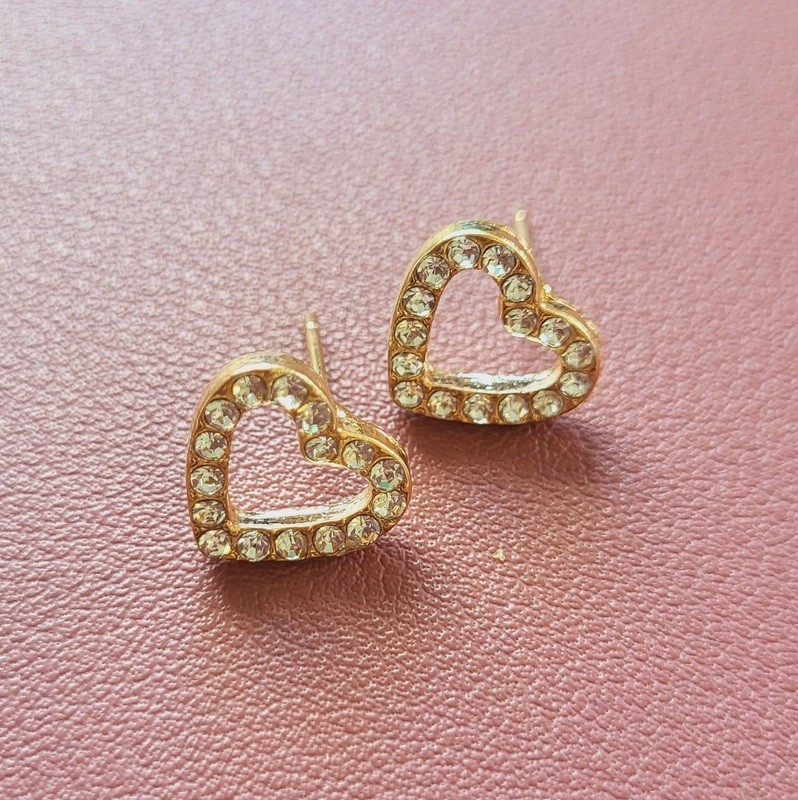Gold tone diamante open heart studs earrings pierced pre-owned 1cm