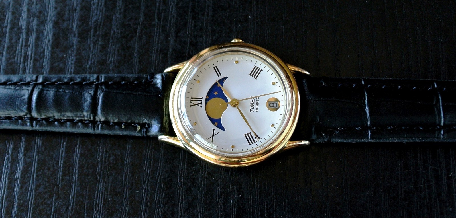 VINTAGE TIMEX DATE ELEGANT MOON PHASE DIAL QUARTZ MEN’S GOLD BLACK LEATHER WATCH