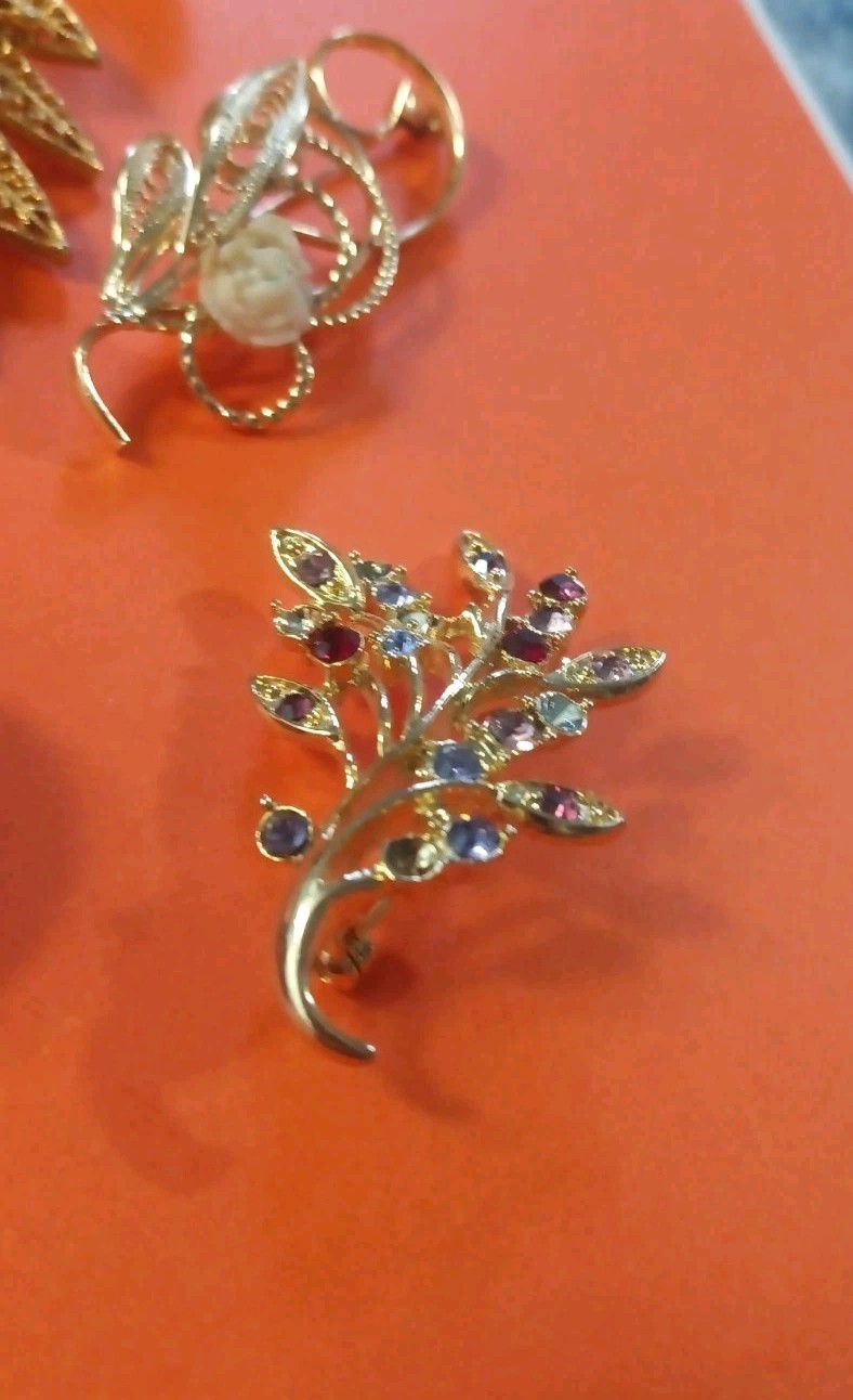 Vintage Brooch Pin Lot 14 Unique Variety Costume Jewelry As Pictured