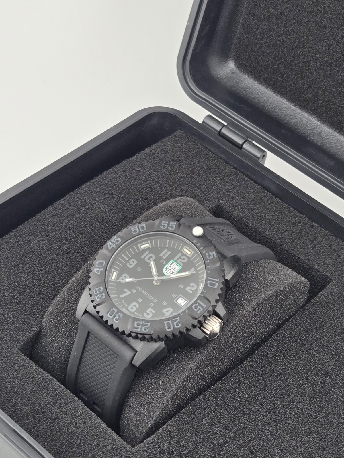 LUMINOX Sea Lion Men’s CARBONOX Black Dial Rubber Strap Watch – X2.2072 NEW