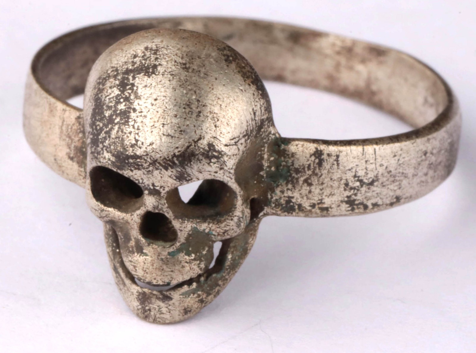 Ring Skull Antique amulet protecting against death signet Memento mori type art