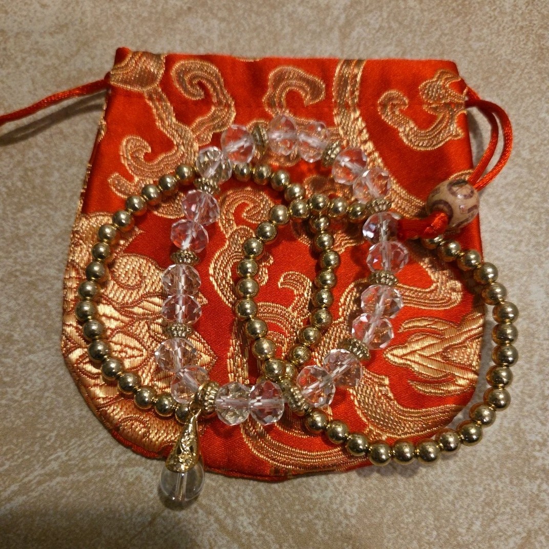 Women’s 3 piece stretch bracelet 2 gold tone beads one crystal with Dangle New!