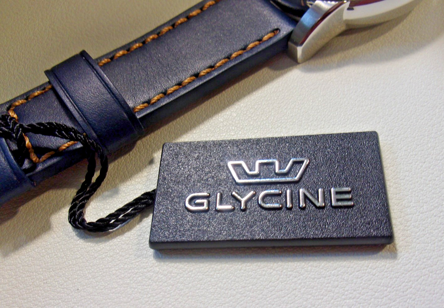 Glycine Airman World Timer GL1022, Quartz. Dual time. Blue. 41mm. New in box.