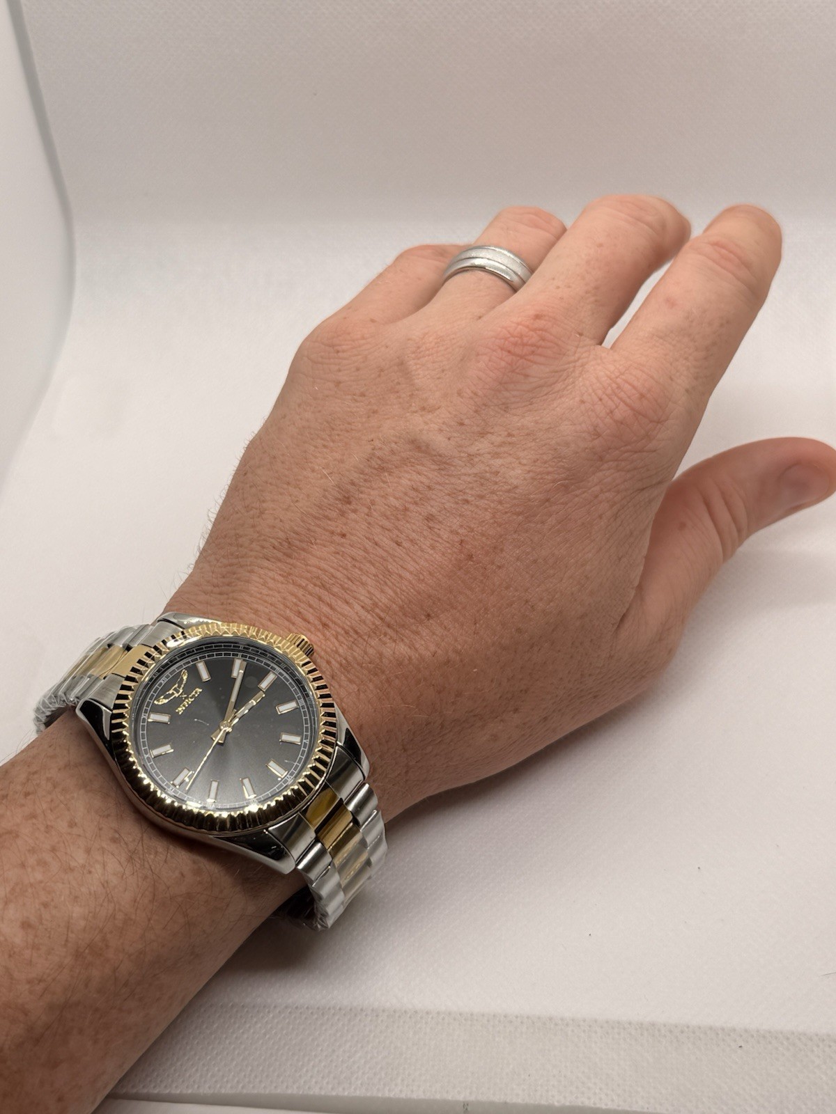 Invicta Men’s Quartz Two-Tone Stainless Bracelet Black Dial Fluted Bezel Box