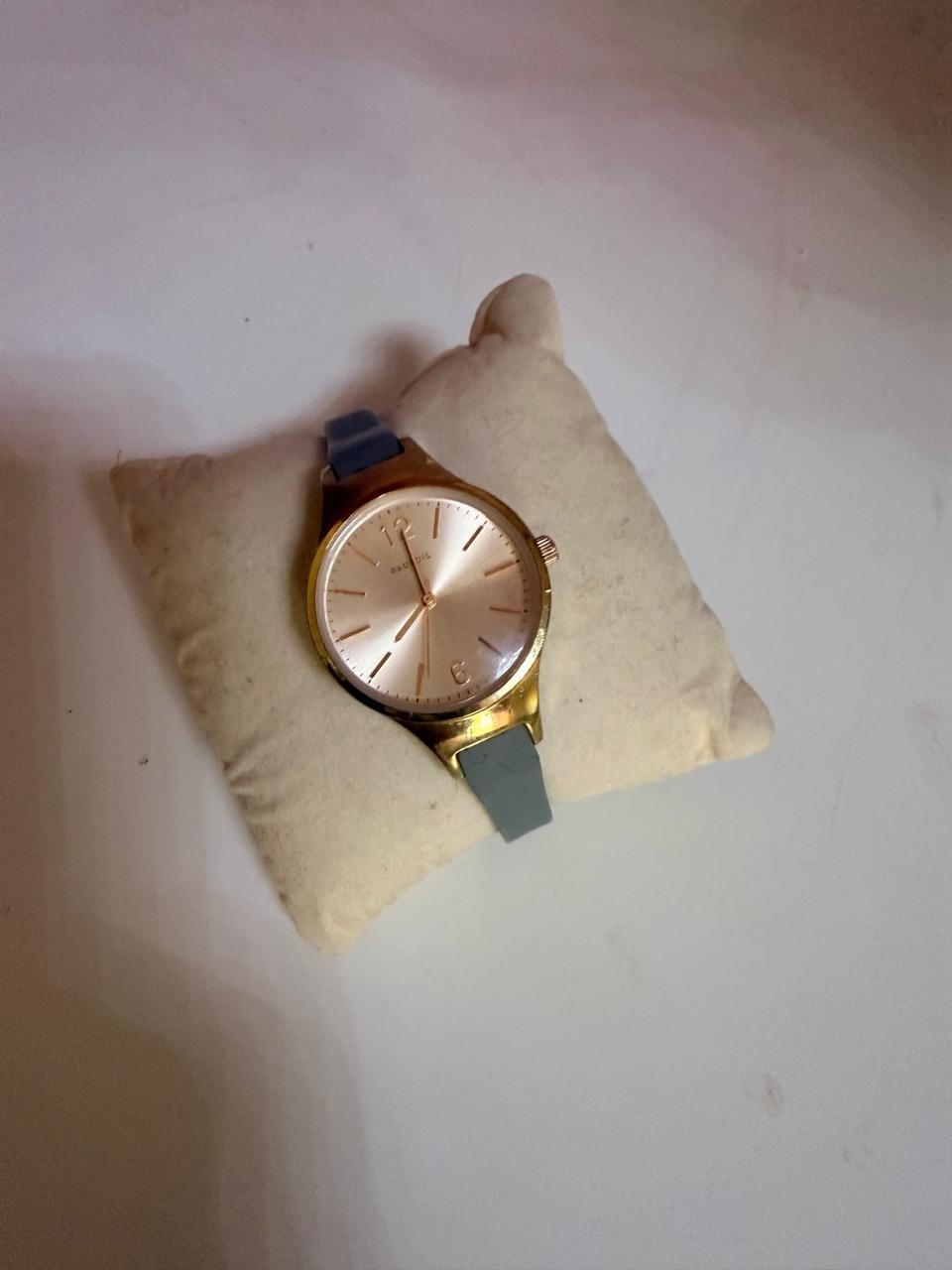 Elegant Parfois Women’s Wristwatch Featuring A Gold-Tone Case And Black Strap