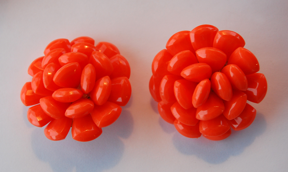 VINTAGE ORANGE PLASTIC BEADED CLUSTER SHOE CLIP CLIPS HONG KONG • DEAD STOCK