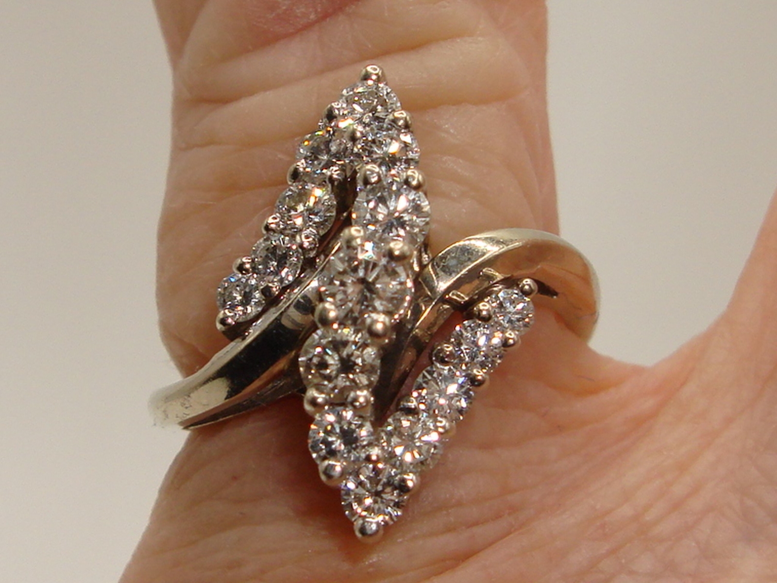 14K SOLID WHITE GOLD APPROX. 1 CTW BRILLIANT DIAMOND COCKTAIL RING! SZ 6