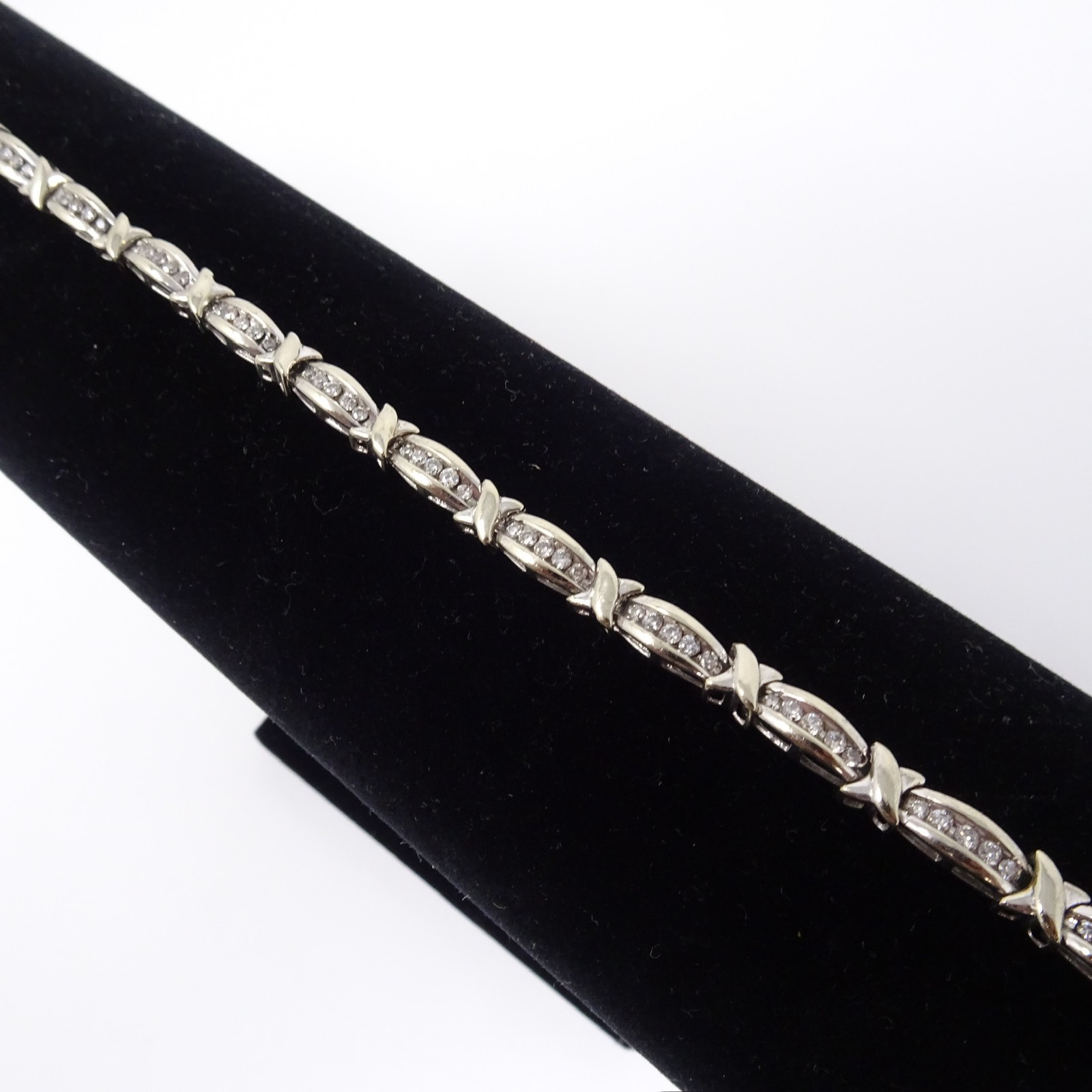 Women’s 10k White Gold Natural Diamond Tennis Bracelet .35 CTW – 7 Inches