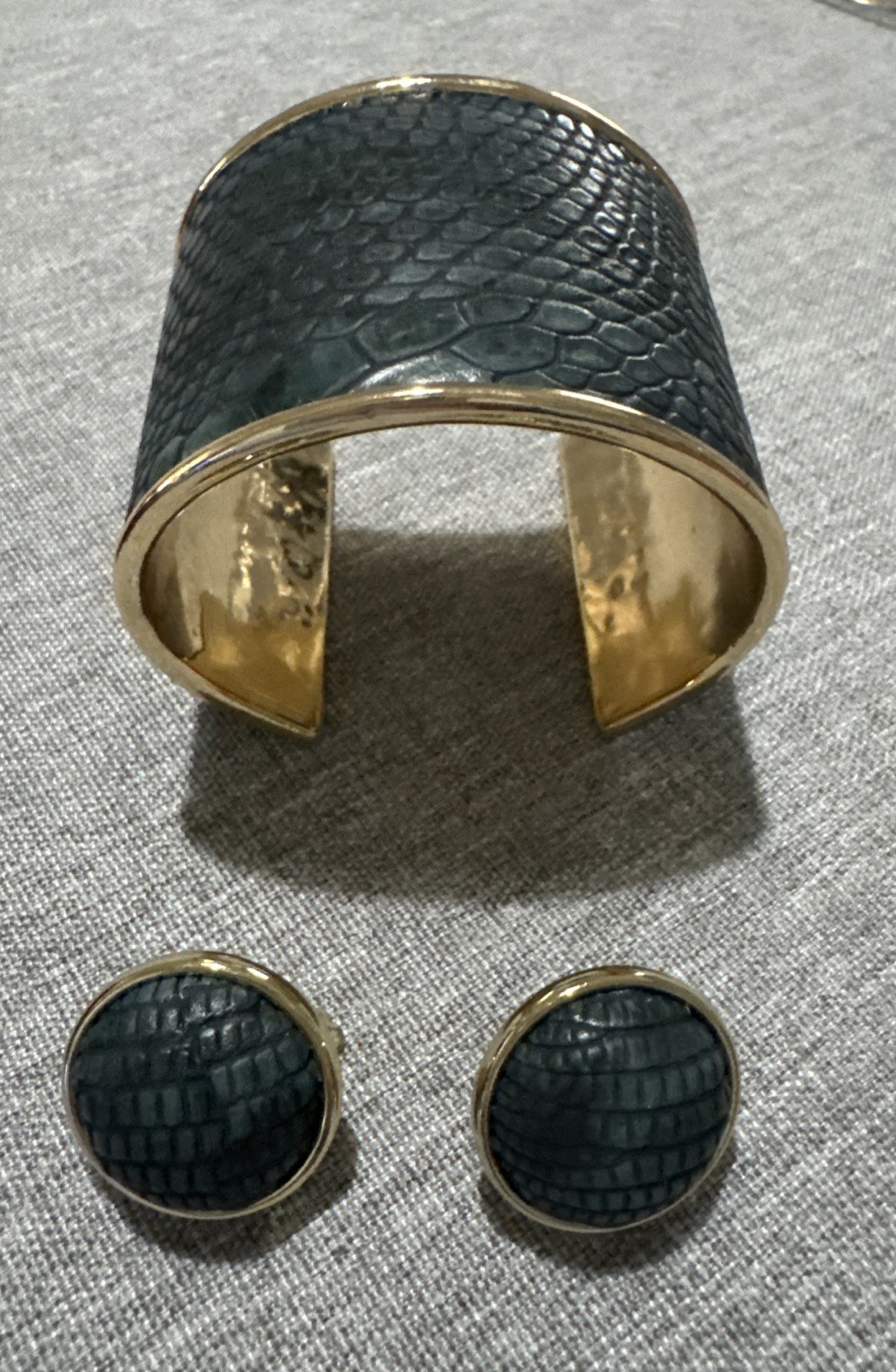 Vintage Green Snake Skin leather Goldtone cuff Bracelet Matching Earrings Set
