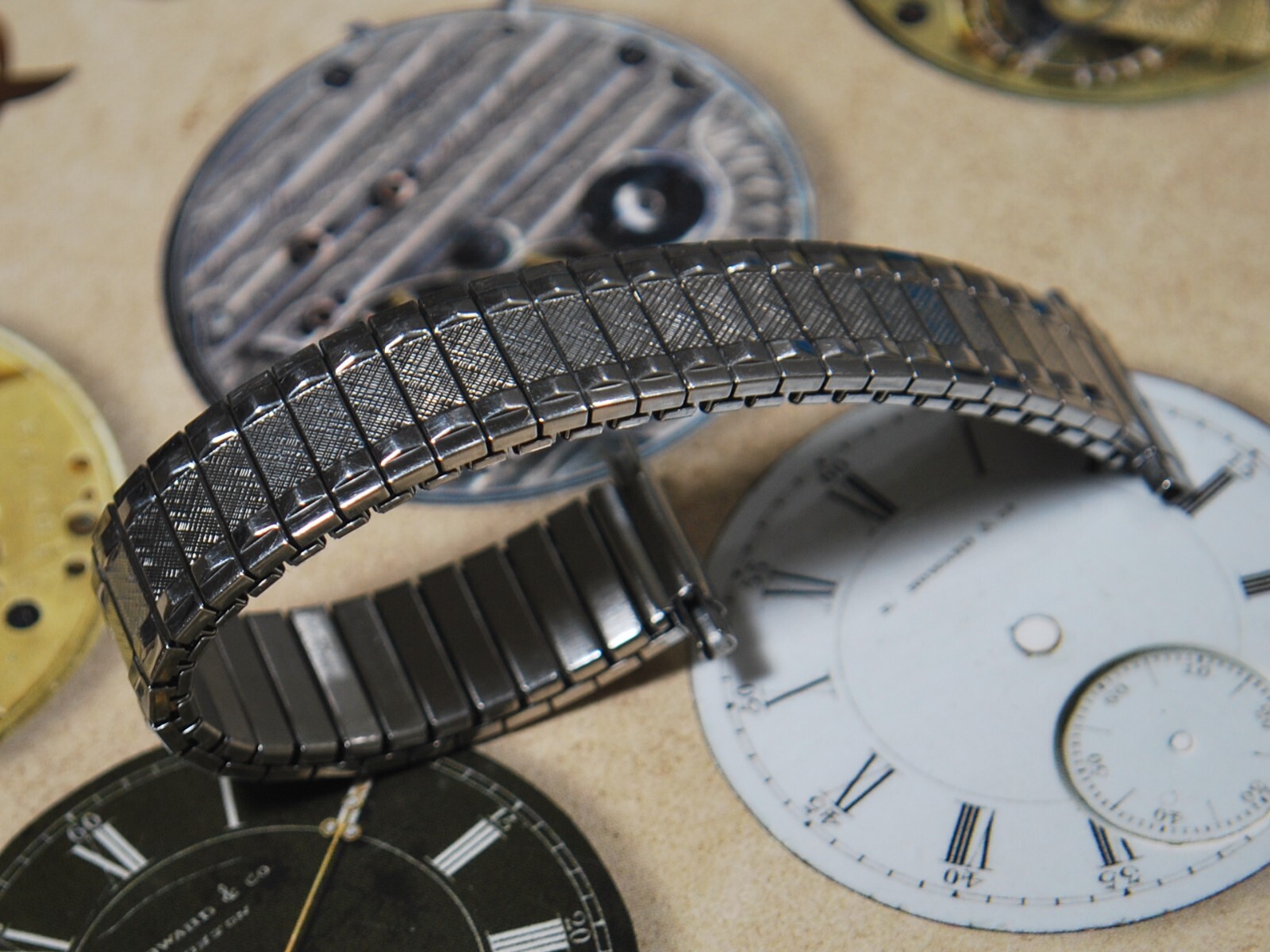 Nice 16MM to 22MM Stainless Steel Men’s Expansion Watch Band –CHA020223