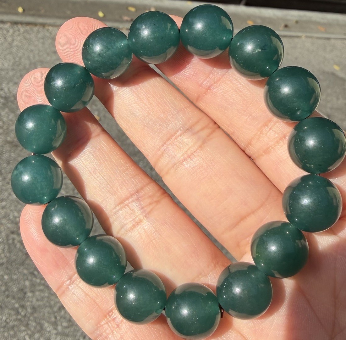The lush green jade bracelet 16cm