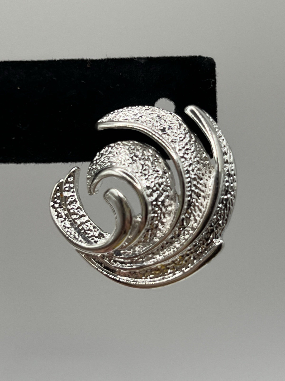 Napier Signed Swirl Clip-On Earrings Silver Tone Metal 1in No Stone
