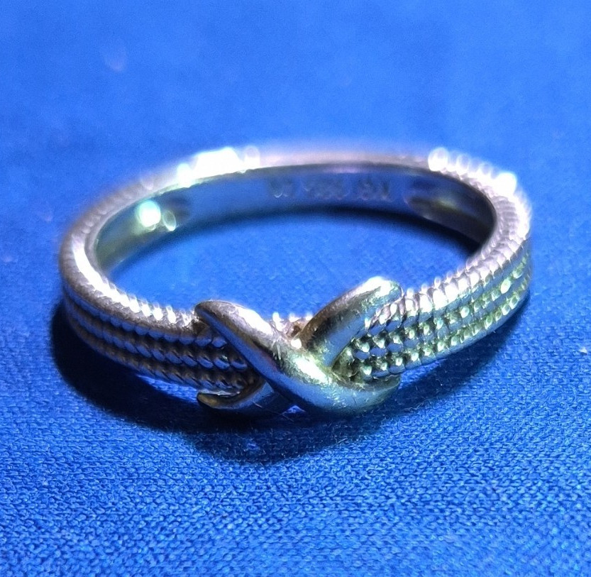 YGI Signed 925 Sterling Silver Silver Knot Loop Ring Size 5.5 No Stone