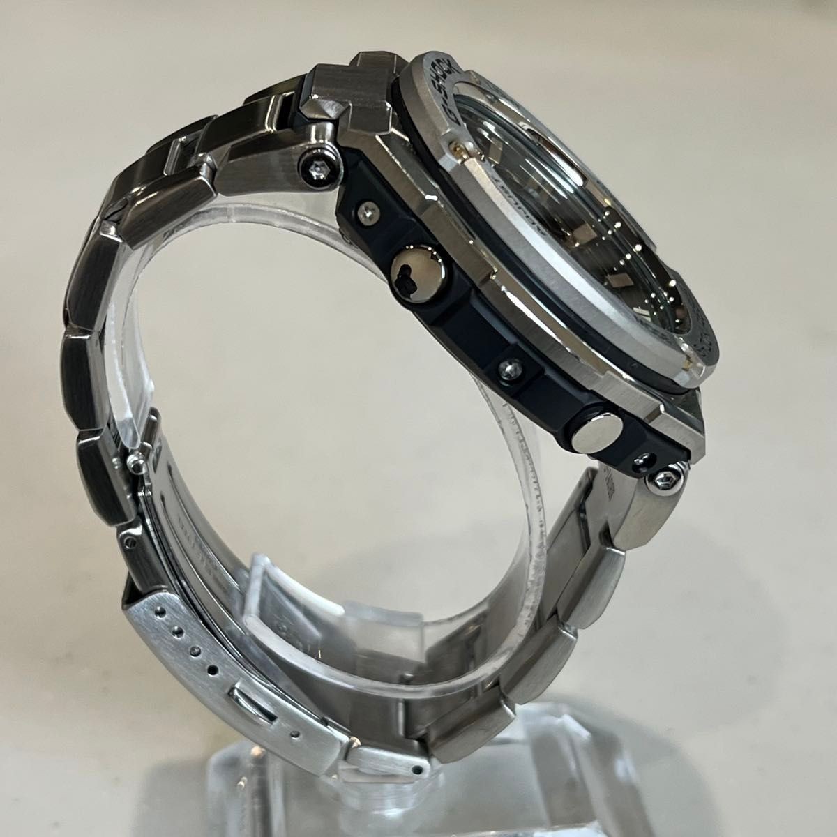 item CASIO G SHOCK GST W110 black and gold radio solar complete set