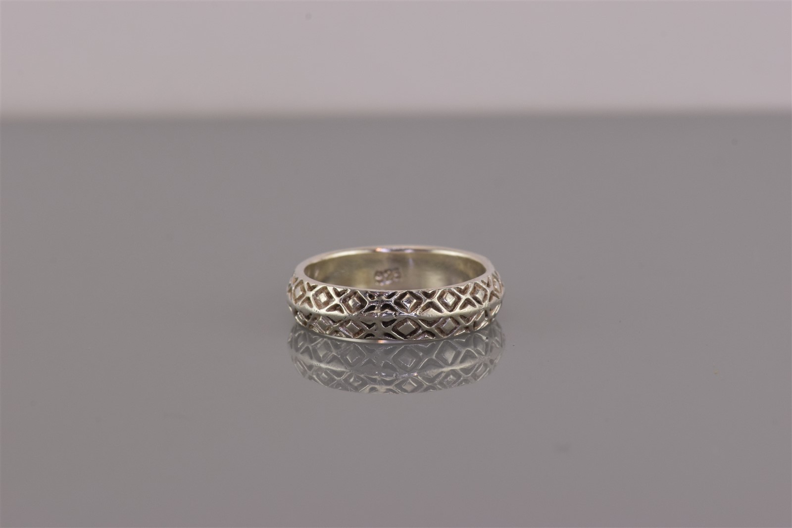 Sterling Silver 5mm Carved X`s & O`s Wedged Band Ring 925 Sz: 6