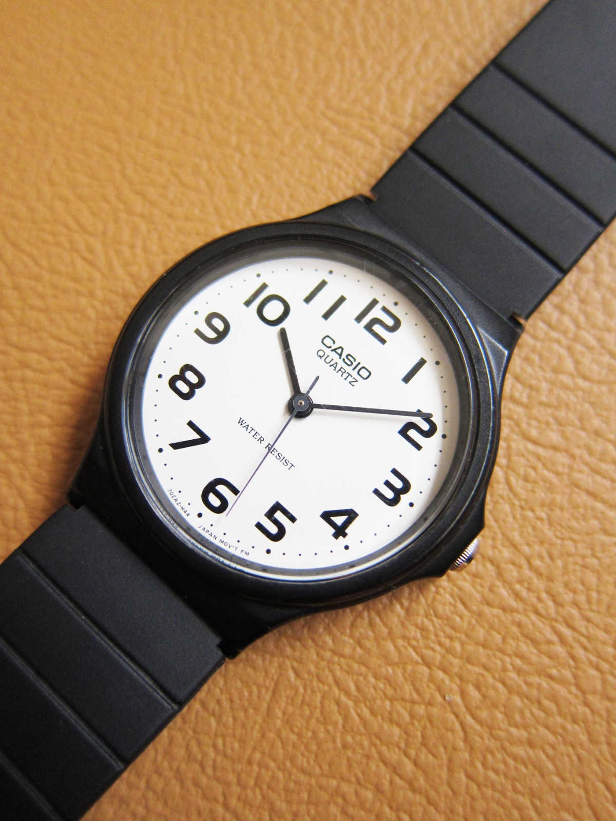 CASIO MQ-24 Unisex Quartz Watch w/ White Dial & Arabic Numerals