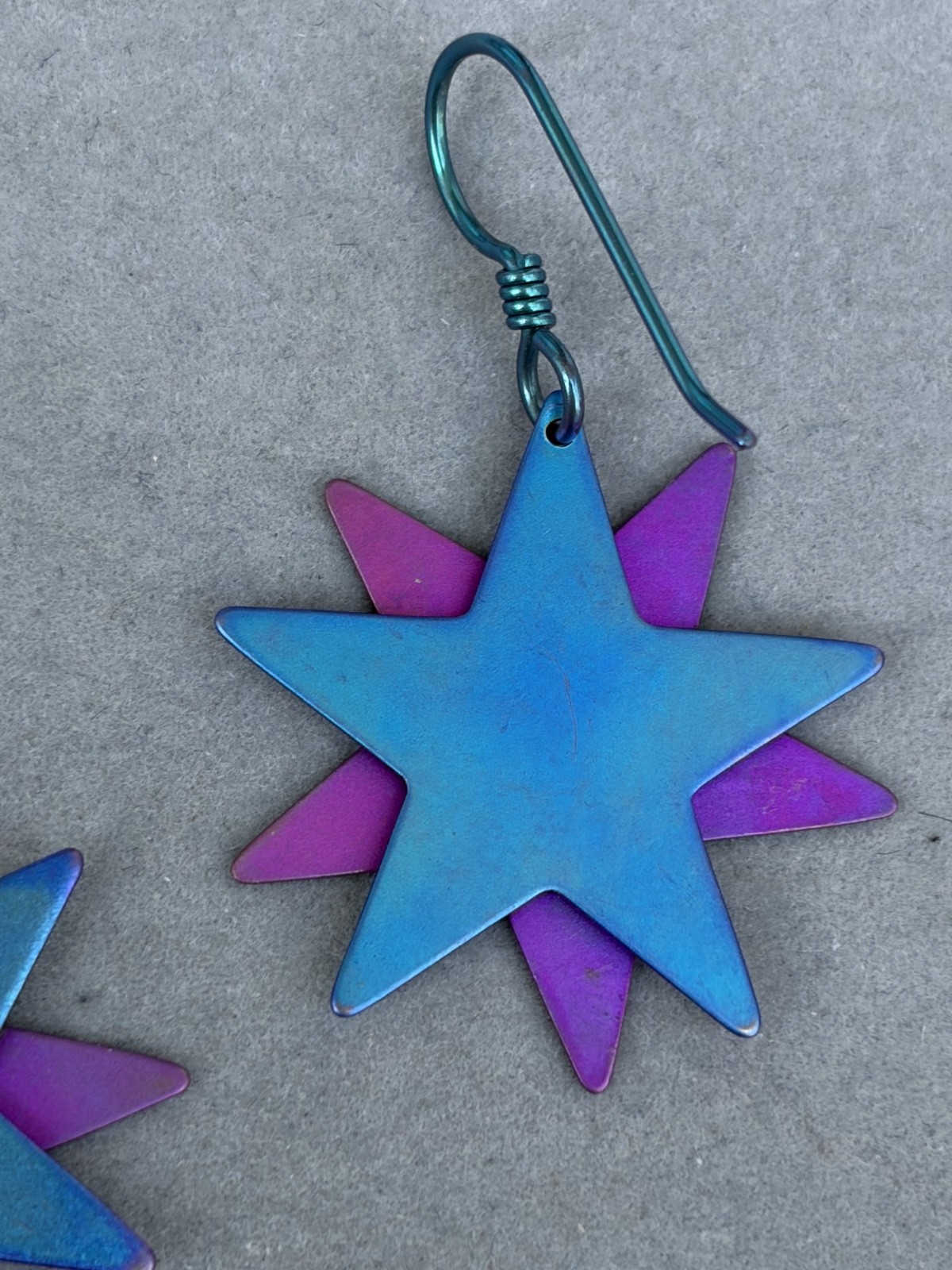 Vintage Star Dangle Earrings Spectore Exotic Anodized Titanium Starburst Blue