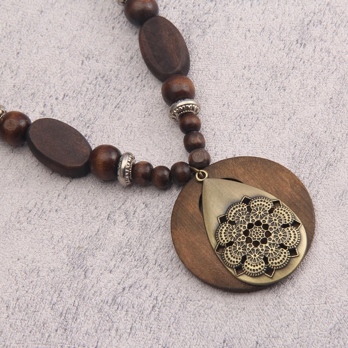 Versatile Boho Pendant Necklace – Elegant 6.5cm Wooden Charm for Every Occasion