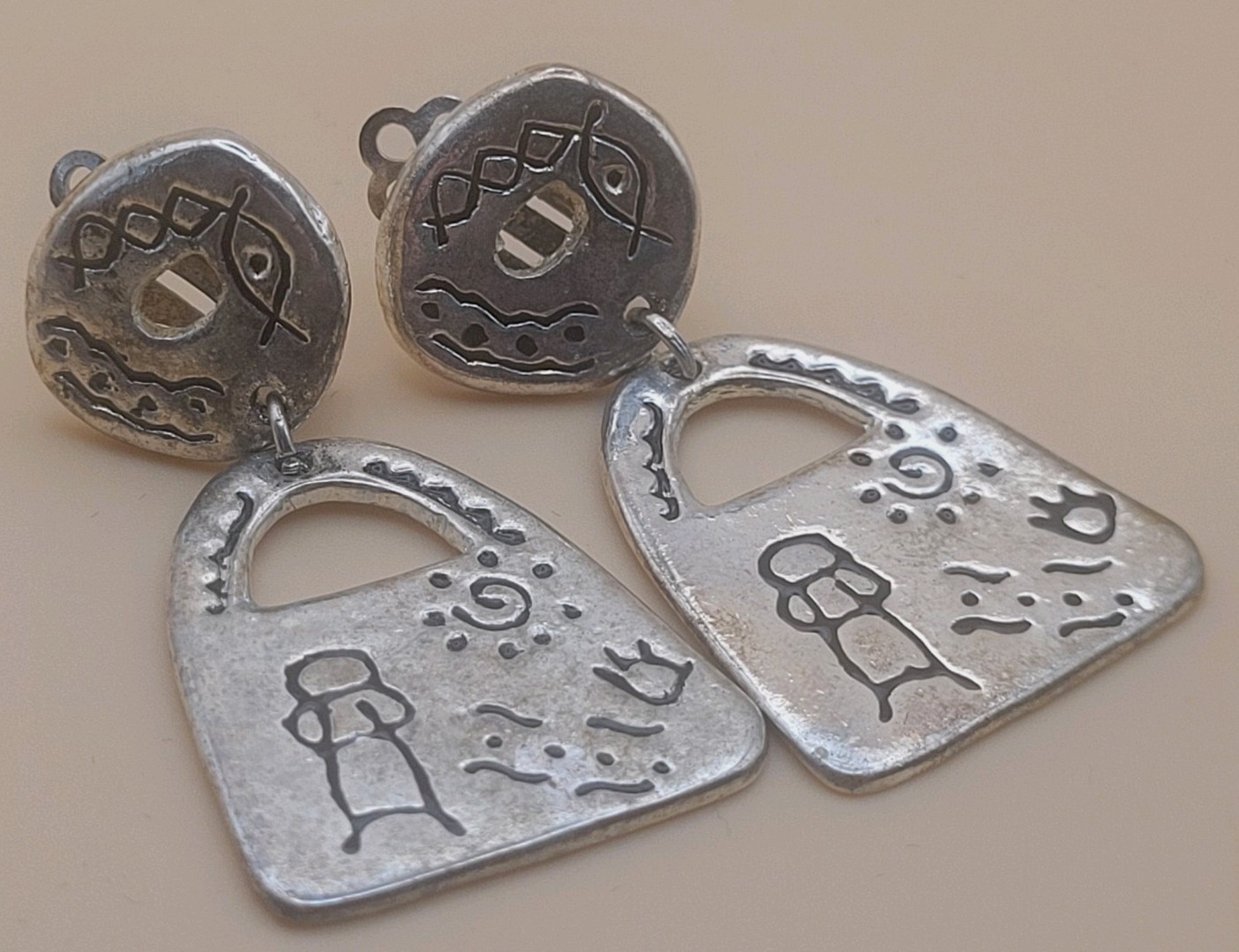 Vintage Southwestern Native American Petroglyph Pewter Clip-on Drop Earrings