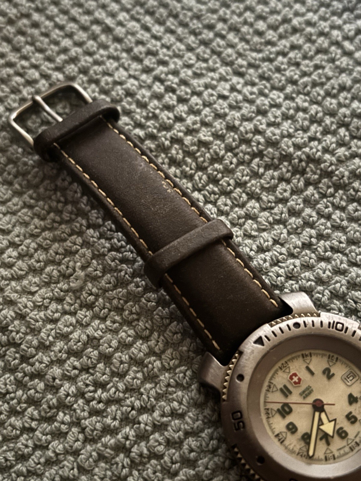 victorinox Switzerland swiss army watch 166 feet water resistant