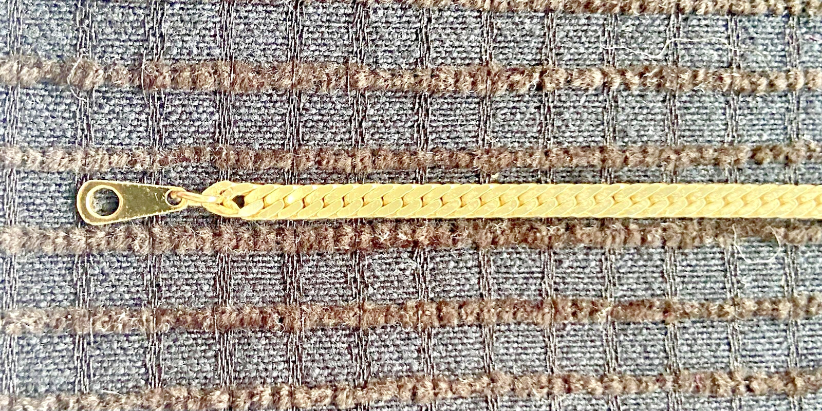 Vintage Korea Gold Tone Herringbone Chain Bracelet Flat Snake Link 7.25″ Retro