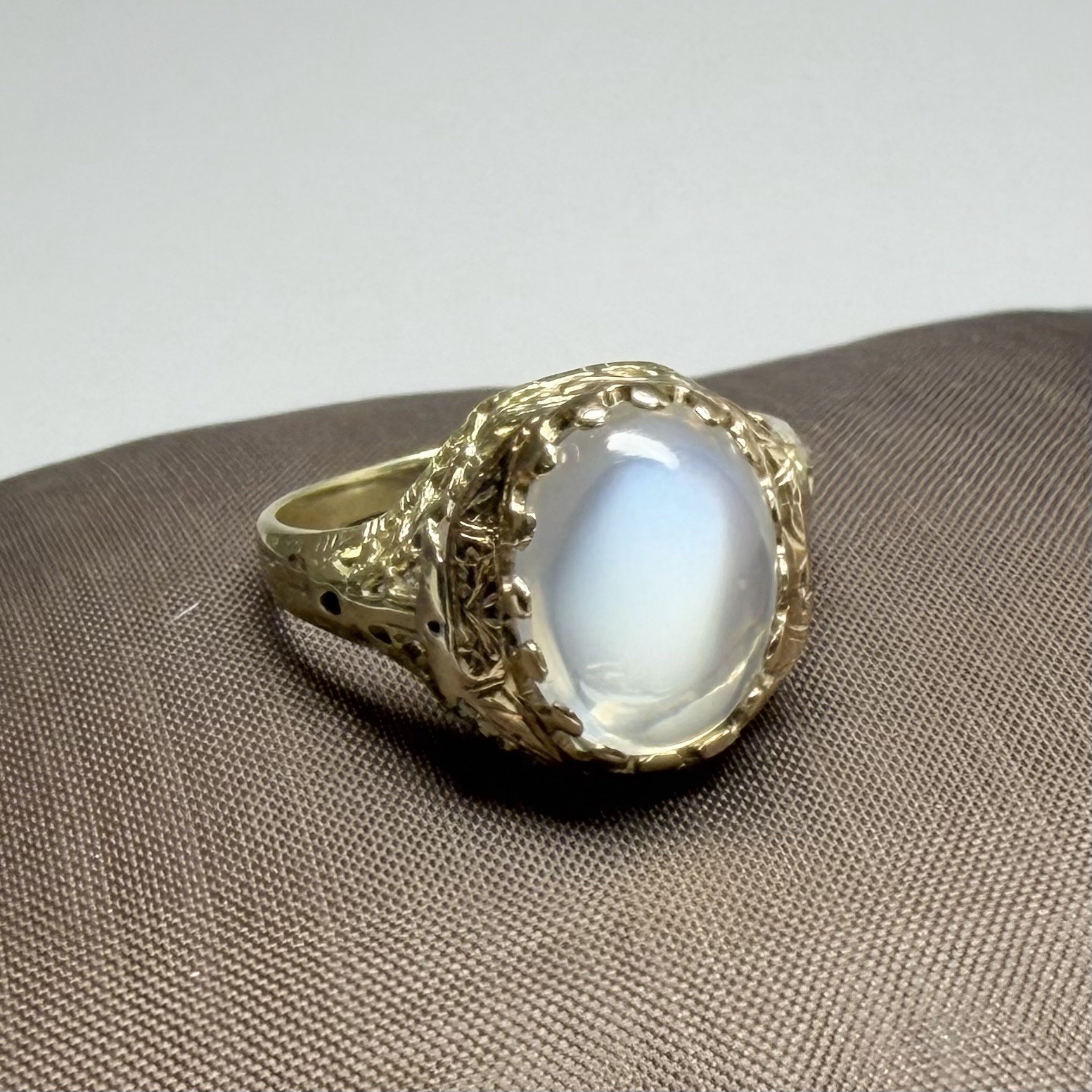 Antique Y Gold 14k Ring Ceylon Blue Flash Moonstone Size 7.5 3.2 Grams