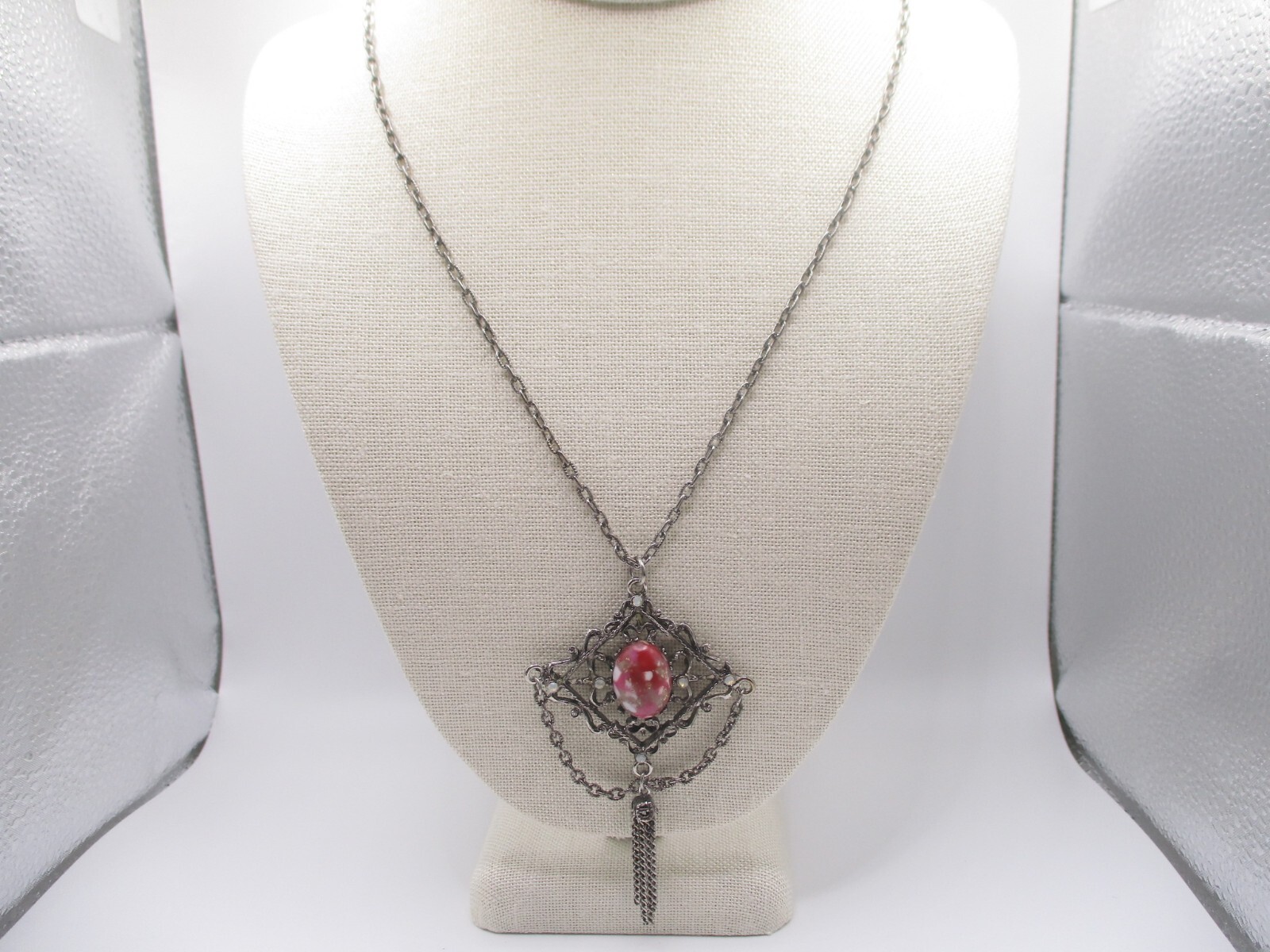 24″ filigree red faux marble diamond-shape cabochon pendant tassel necklace J26