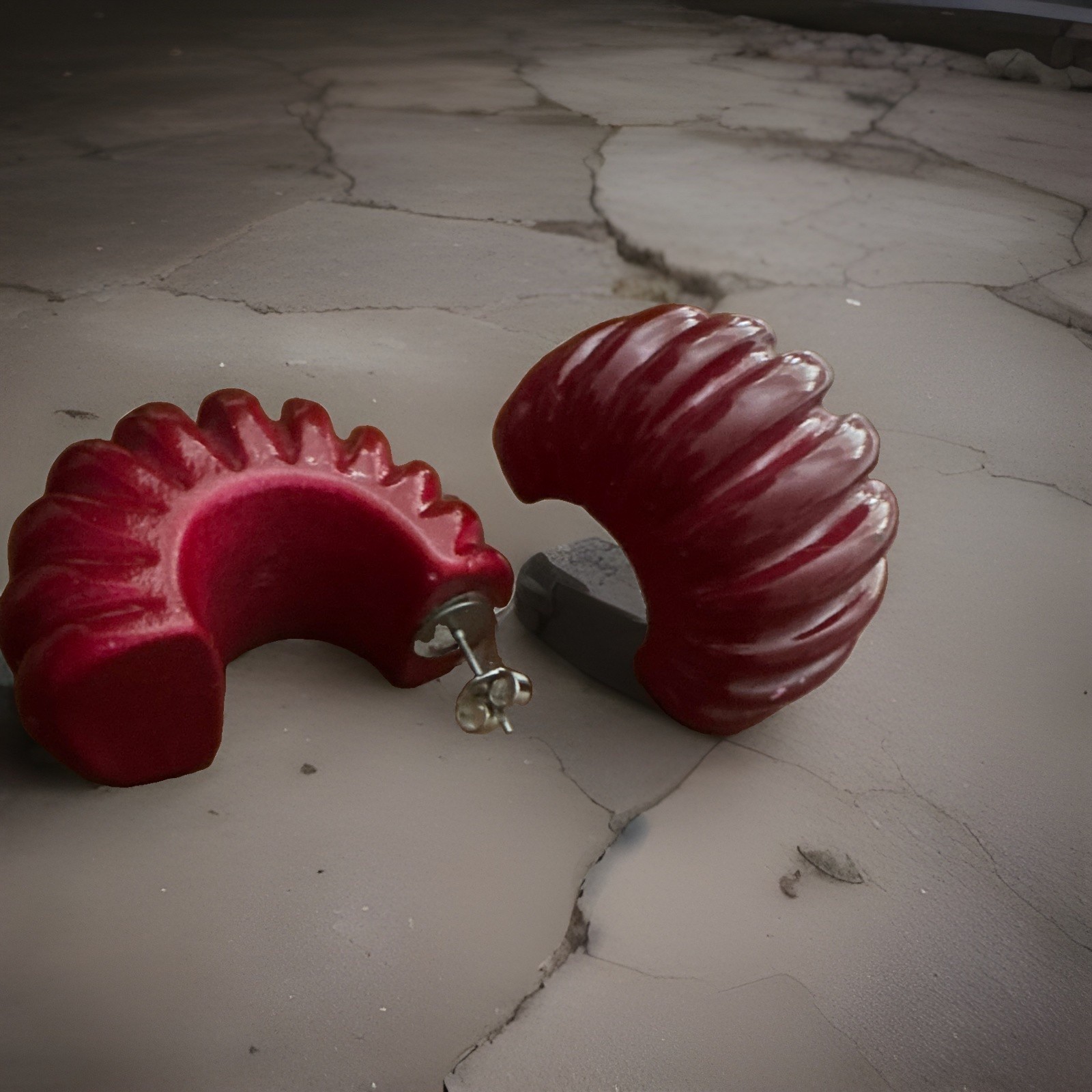Vintage 1980s Chunky Red Hoop Earrings Ribbed Fluted Acrylic C-Hoops Retro