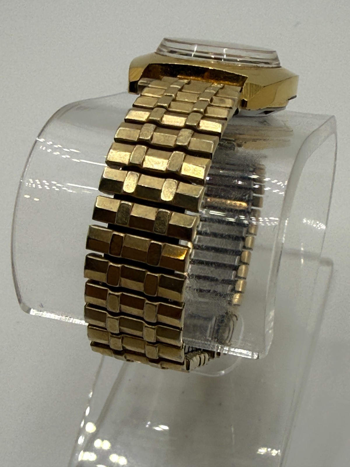 Rare Vintage 1976 Citizen Quartz 17 Jewels Women’s Classic Dress Watch 75-2100