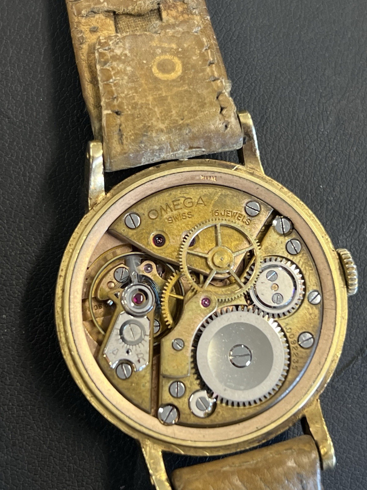 1944 Omega Chronometer ref. 2367 – 18K Gold – Pie Pan Dial – 35.4 mm – Working