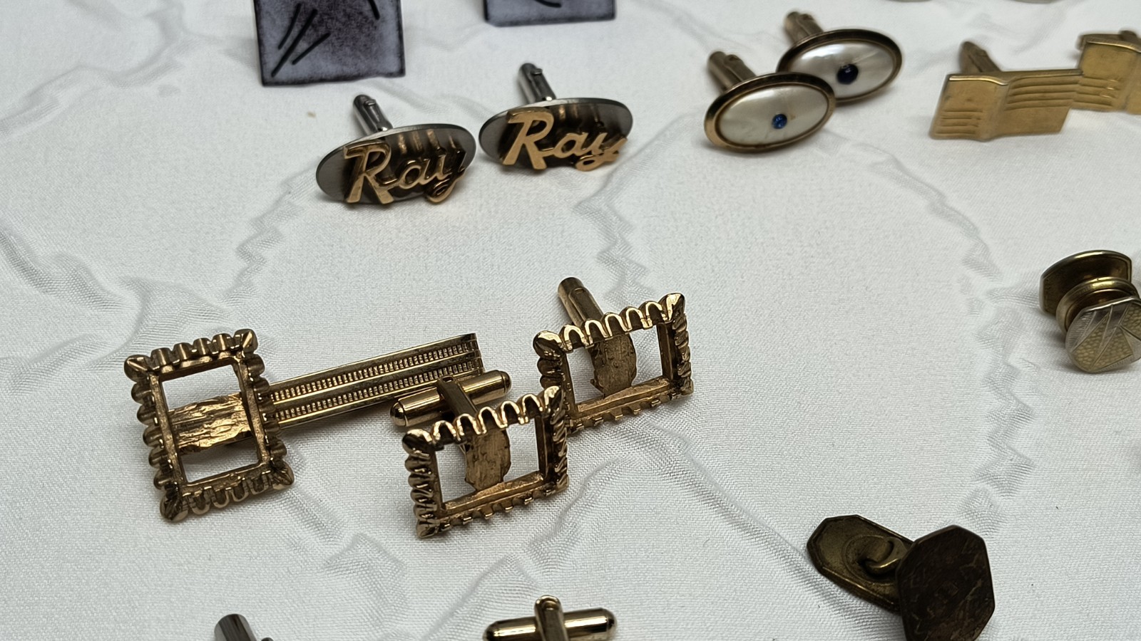 Vintage Tie Tacks Tie Bar Clips Cuff Links Lot Gold & Silver Tone 120 + Pieces