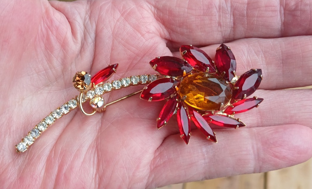 D&E Juliana Verfified Rhinestone flower brooch