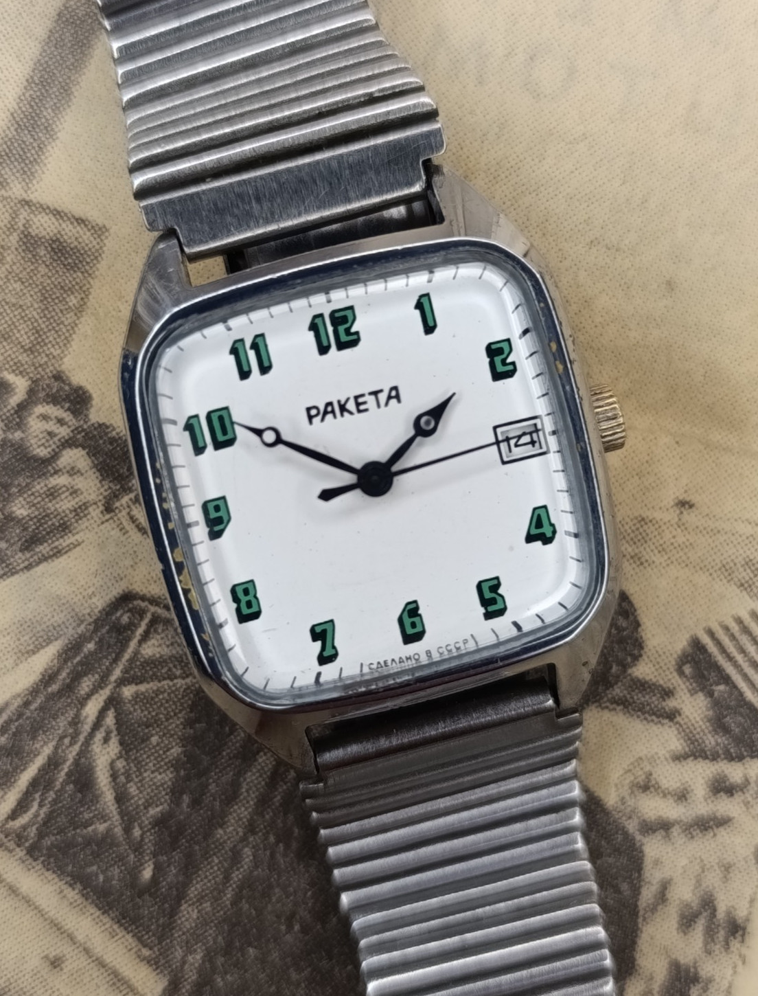 Nice collectiable Soviet Vintage Raketa Original USSR watch 2614.H 18j early 80s