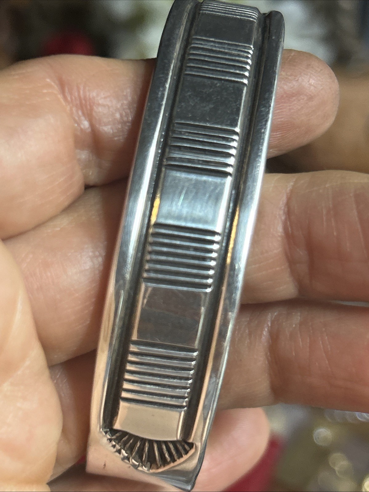 31. Mary & Ken Bill 925 Navajo Patterned 16.6mm wide Cuff bracelet 7 5/8″, 93.9g