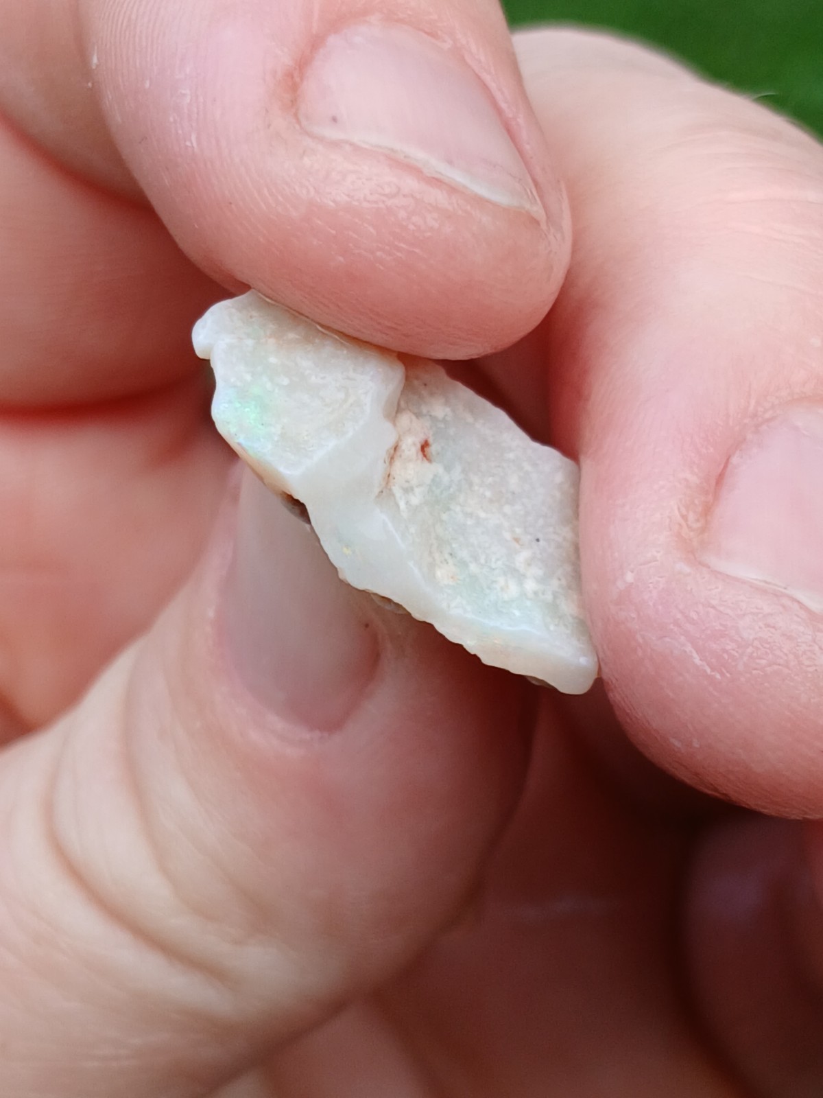 Australia Opal Mintabie Chips R802 5 Carat Faint Pink, Green Low Grade