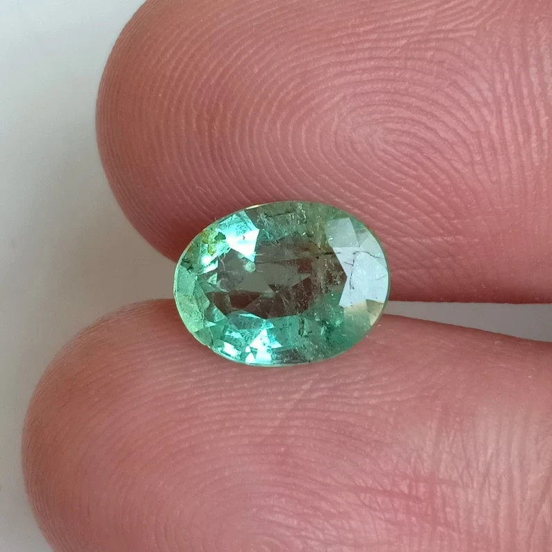 Earth Mined Zambian Emerald Oval Shape Unheated Untreated Loose Gemstone 1.38 Ct