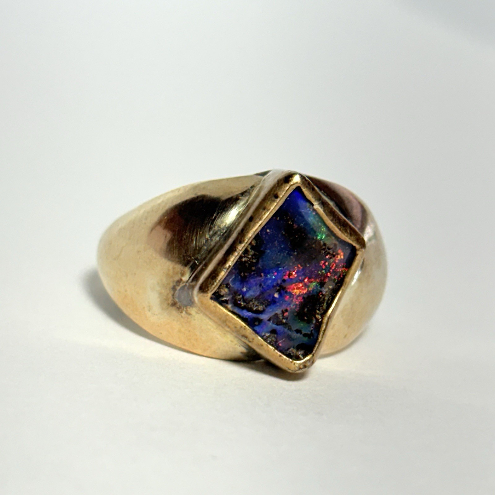 GG Certified 19K Yellow Gold 1.83ct Broad Flash Boulder Opal Size 9.25 Ring 7.5g