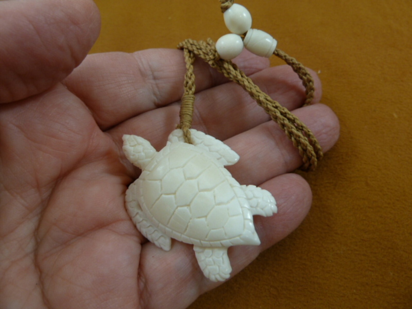(JBA-01-D) SEA TURTLE PENDANT Necklace white organic material Jewelry turtles