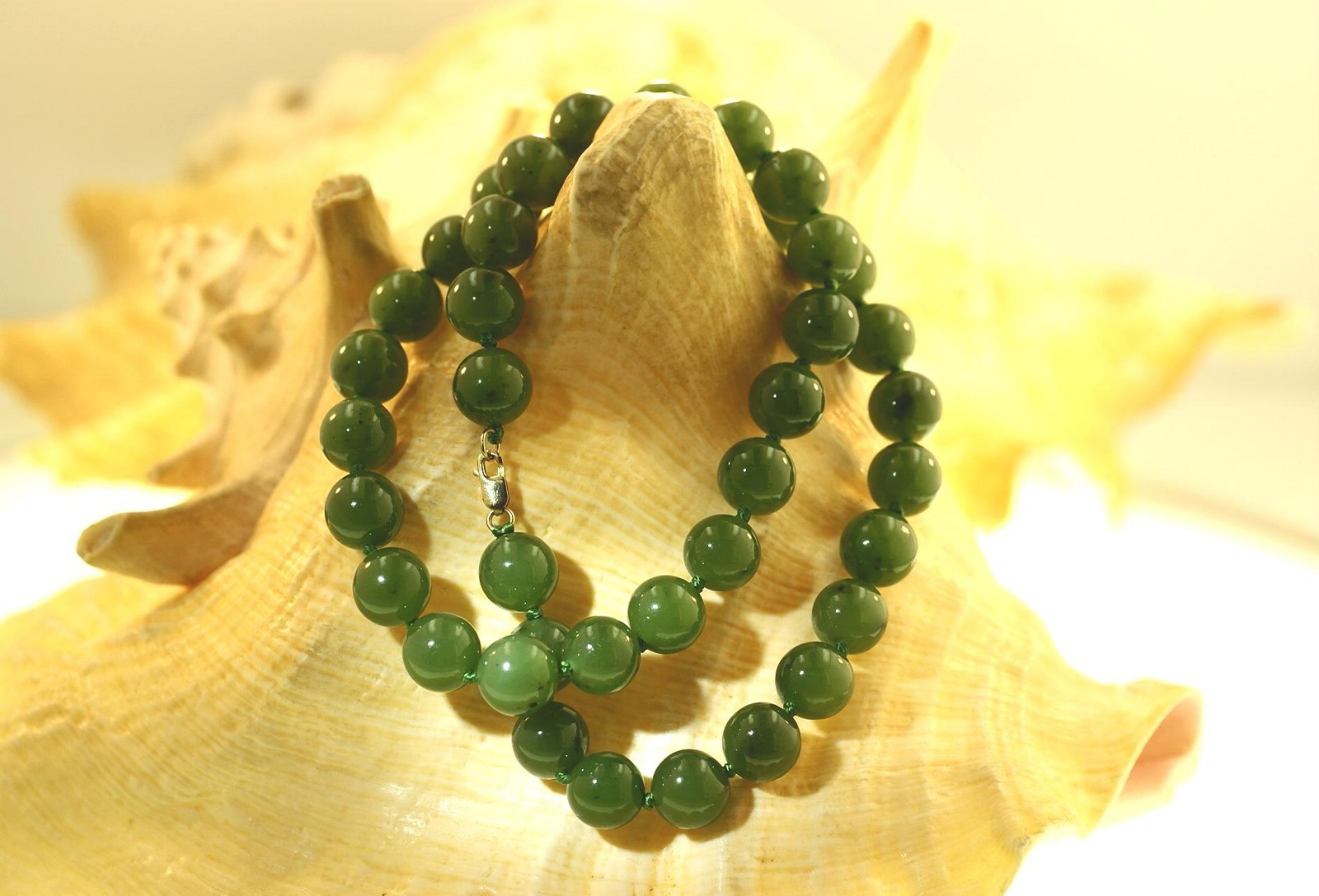10MM NATURAL NEPHRITE JADE ROUND BEAD KNOTTED 14K YELL0W GOLD NECKLACE 18.5″