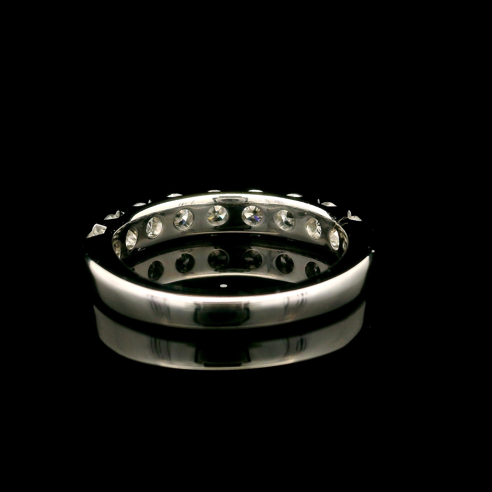 14k White Gold 0.85ctw Large Fiery White Diamond Wedding Classic Band Ring