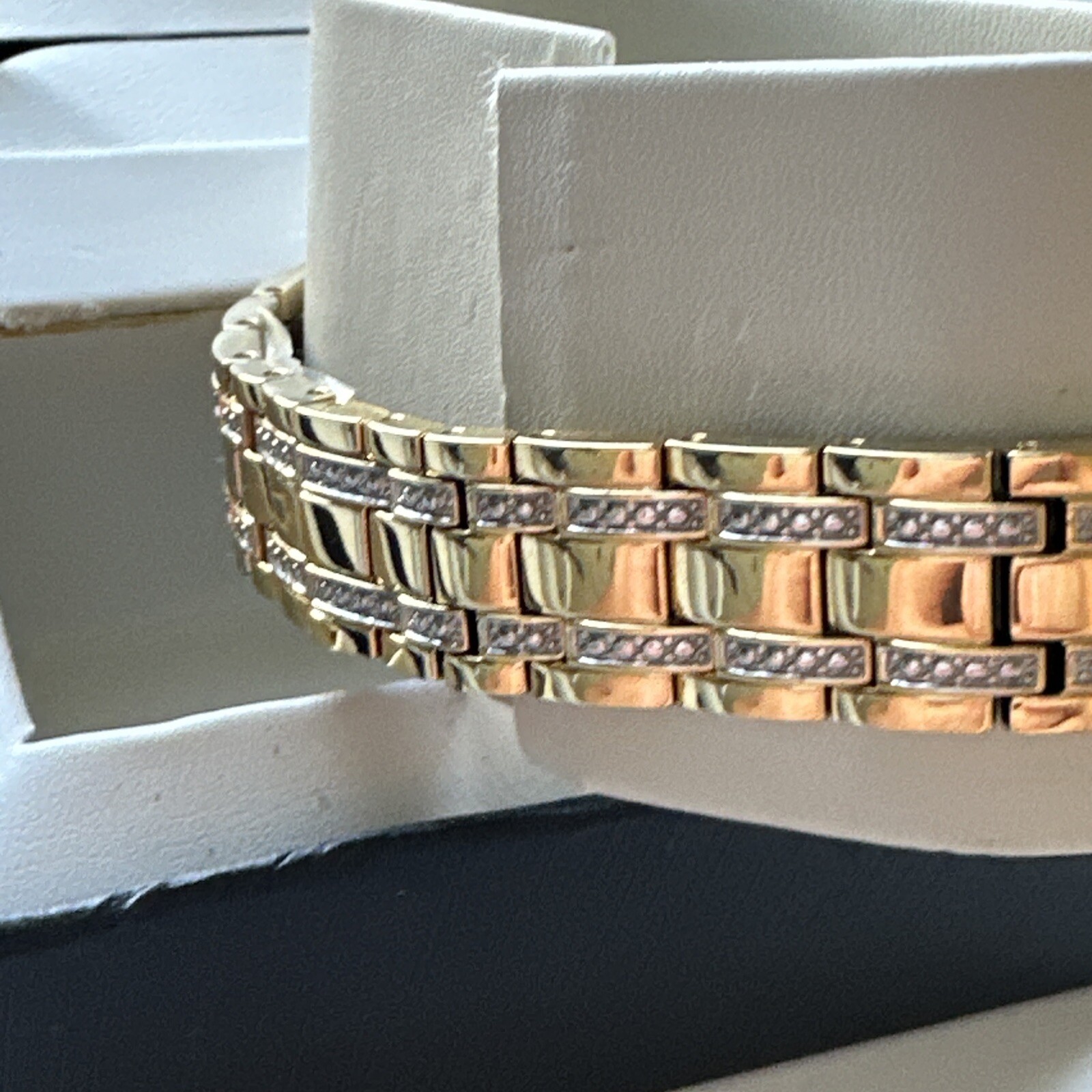 Bulova Box Set with Bangle Bracelets And Crystal Ladies Watch 98X119