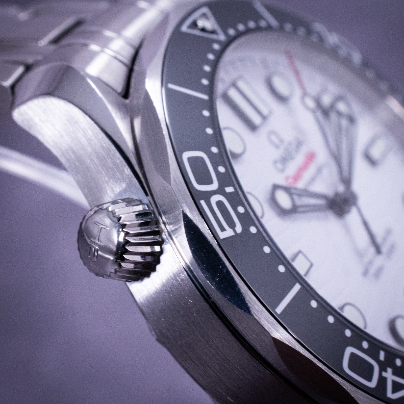 Omega Seamaster Diver 300M White Dial 42mm, Ref. 210.30.42.20.04.001 w/ B&P