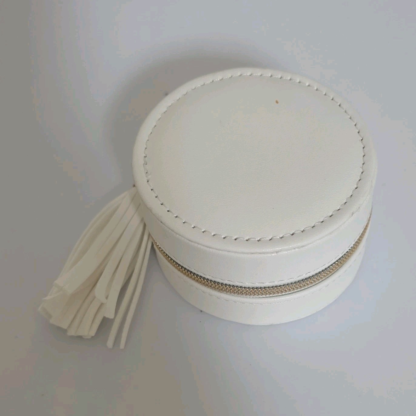 White Faux Leather Round Travel Jewelry Case Zip-Around Fabric Lined Organizer