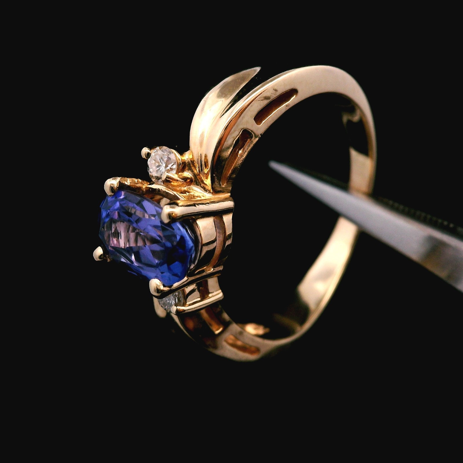 14KT Yellow Gold Ring 4.0dwt Tanzanite 1.35ct & 1/10cttw Diamonds Sz 8.5