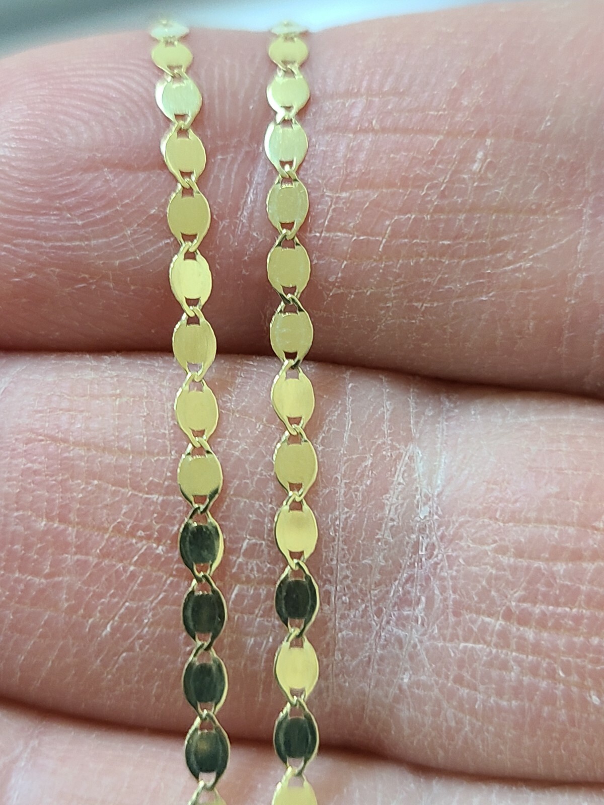 14k Yellow Gold Shiny Flat Chain Oval Links 18″ Long Lobster Claw Lock 2mm Wide